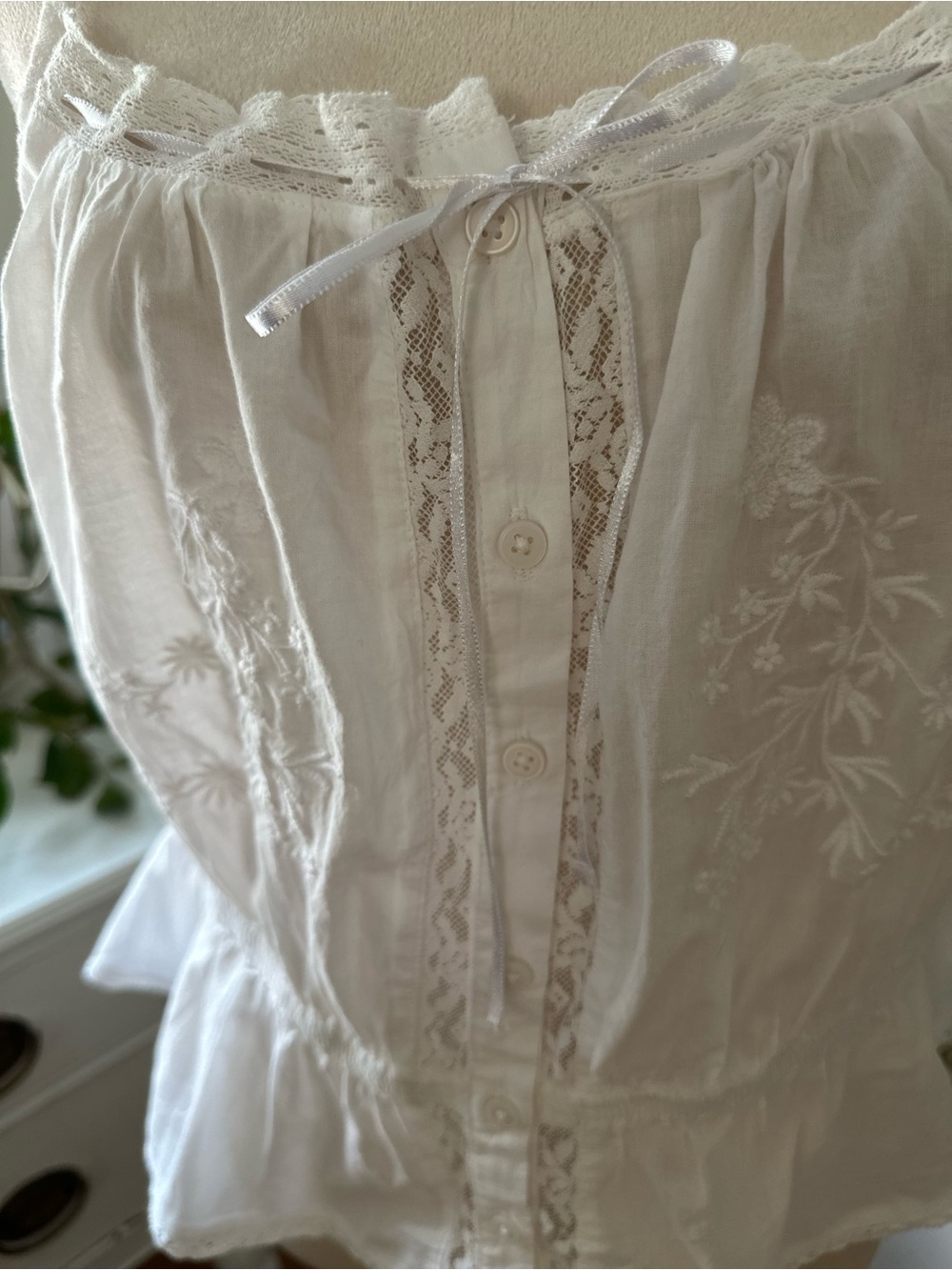 NWT white coquette milkmaid top M lace embroidery camisole Universal Thread - Picture 3 of 9